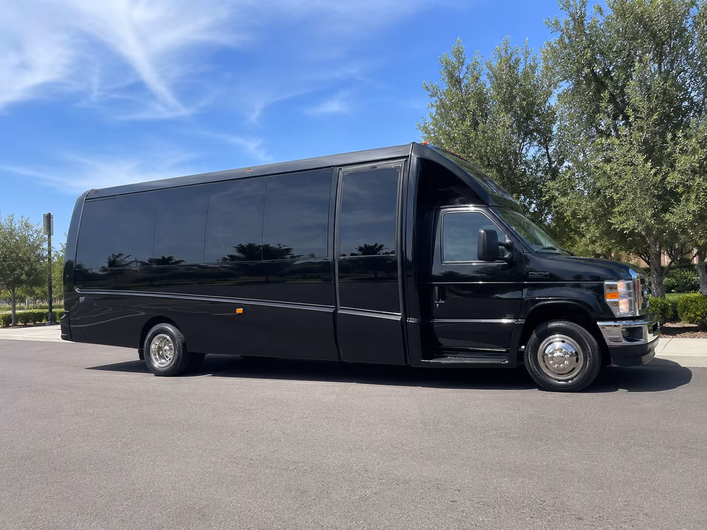 bus rentals for gorge amphitheatre weekends from federal way