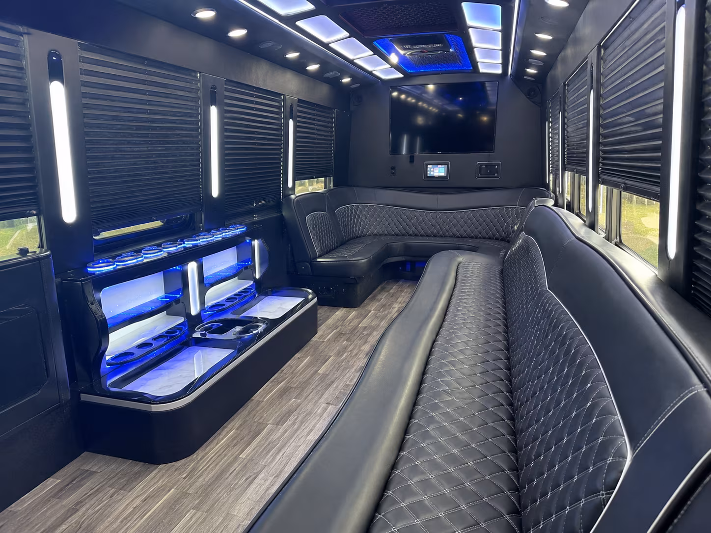 party buses to mariners and kraken games in seattle