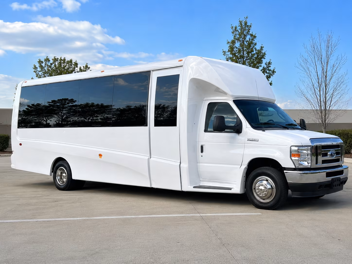 shuttle buses to white river amphitheatre and showare center shows